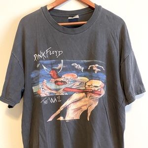 Vintage 1997 Pink Floyd “The Wall” tee WINTERLAND